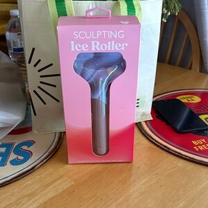 Sculpting Ice Roller - Pink Packaging